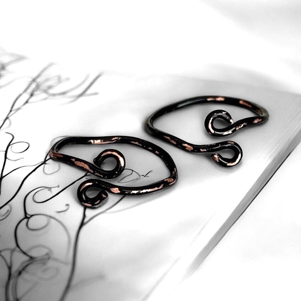 5 For $25💫2 Alternative Wicked Black Swirly Rings